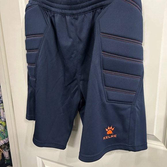 NWOT Kelme size L men’s navy padded goalkeeper shorts. - Picture 6 of 13